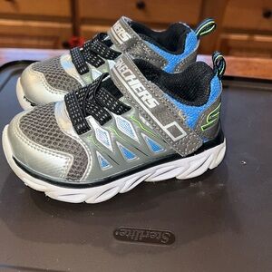 Toddler sketchers size 6